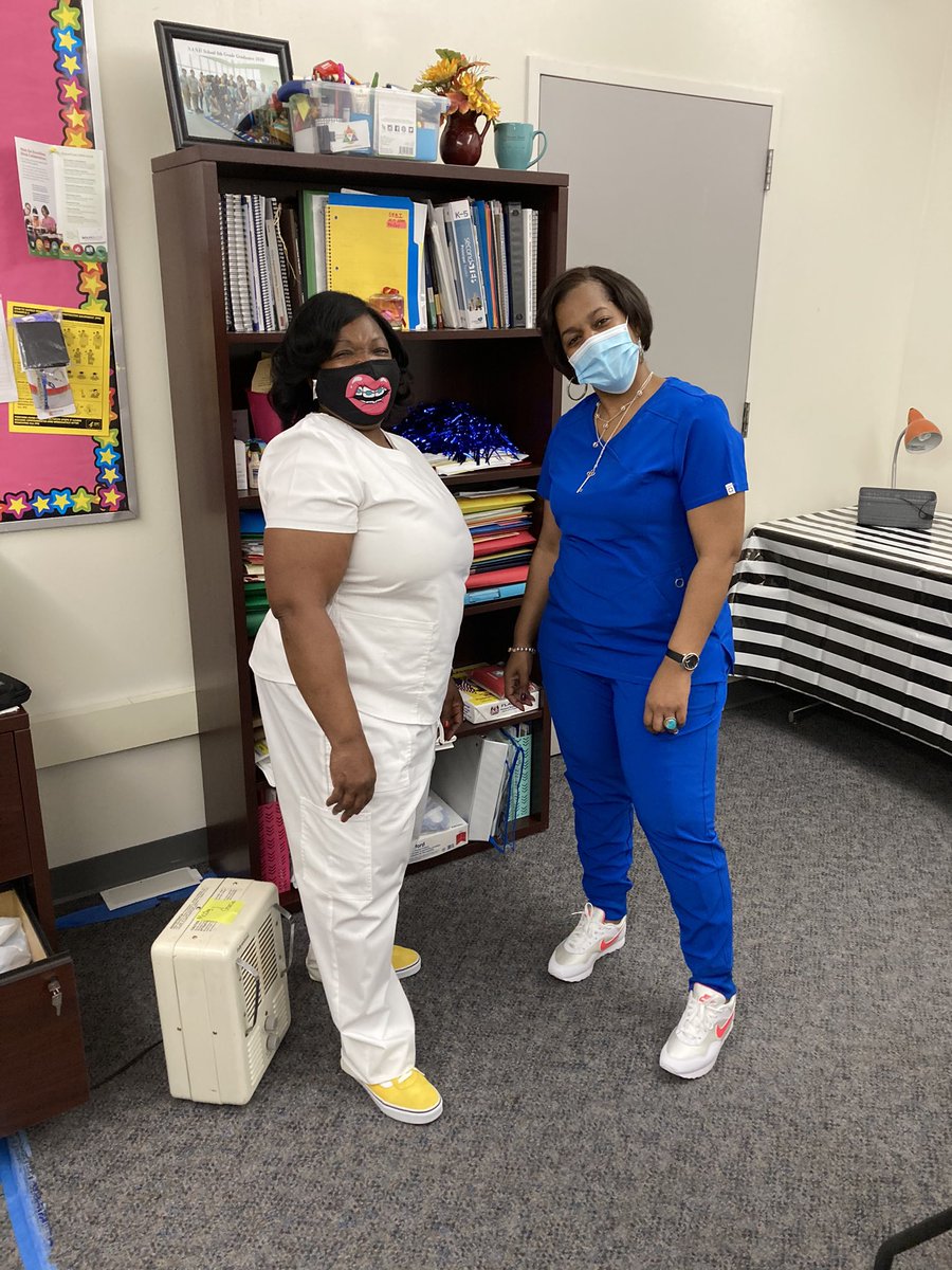 sandhartford's tweet photo. Another great week at the SANDbox as we head into our Fun Friday! #Interview #essentialworkerday #HBDcake #parentengagementPD #SOARing #makingithappen #WeAreHartford #allin #AP #ExecutiveAssistant https://t.co/057ge8AxCr
