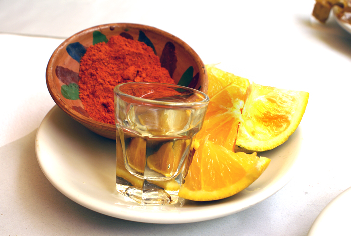DANIELA_ANTOJOS's tweet photo. Mezcal
Sal de Gusano
Naranja en gajos
Feliz #Juebebes https://t.co/0HQjMD1A6H