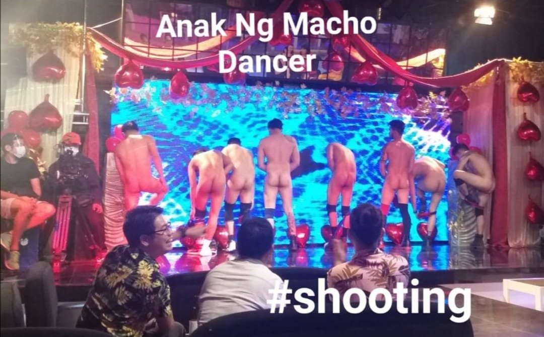 PasamonteMiko's tweet photo. Grabe si direk... Sumigaw sa mic ng Miko!!!! Taina!!! Sabay i love you... Nkakakaba https://t.co/lSD1vBhoac