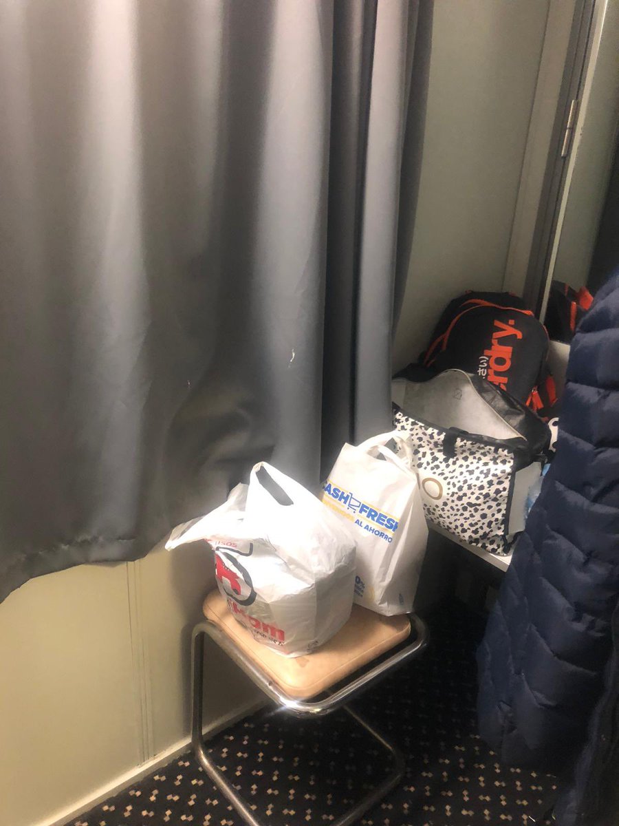 JesusAboy's tweet photo. Si sanitariamente la cosa está mal, para ayudar hoy sale la noticia de que Transmediterranea ha quebrado y al melillense que le ha cogido fuera le han ofrecido este camarote para venir. Pregunto cada vez vamos a ir a peor? No tenemos los melillenses derecho a un transporte digno? https://t.co/qGfDS8Yzov