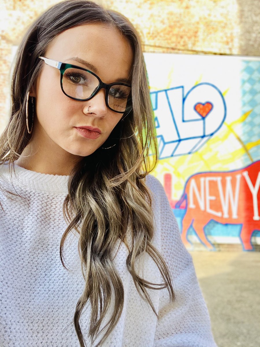 Why would you choose just one when you could have them all 🙌🏻

.

.

. 

#buffalo #buffalony716 #focusedoneyewear2020
#drbeyeropticals
#buffalomural
#versace #prada   @alicia_kathrine