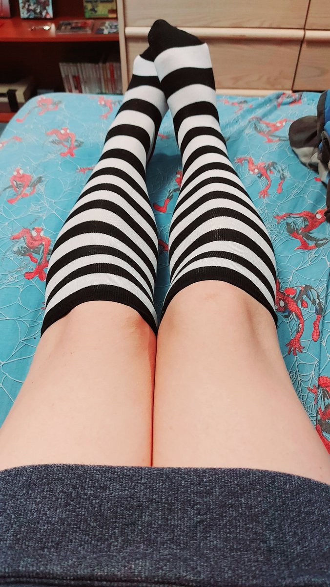 RoseyNekoha's tweet photo. Heres some more comf comf thigh pics I took for fun considering since I haven't posted any thigh pics in awhile heh~๐ #thighhighthursday #thighhighs #femboy #ComfSquad https://t.co/eEgf3mwrgs
