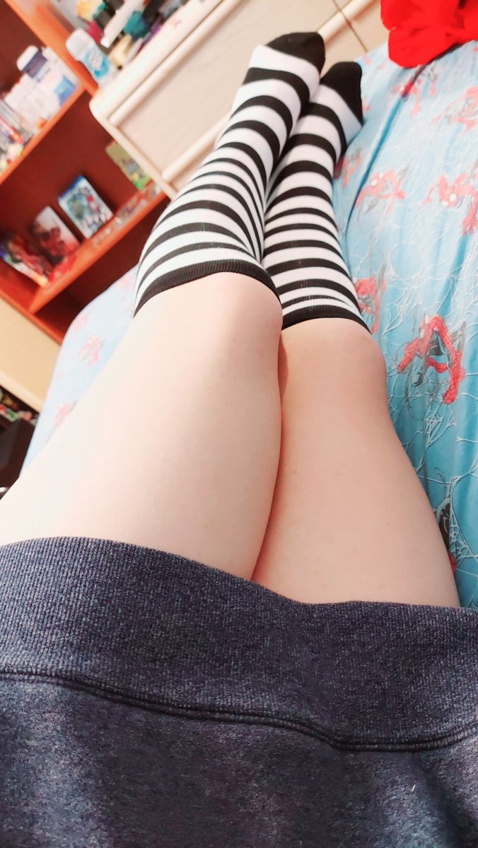RoseyNekoha's tweet photo. Heres some more comf comf thigh pics I took for fun considering since I haven't posted any thigh pics in awhile heh~๐ #thighhighthursday #thighhighs #femboy #ComfSquad https://t.co/eEgf3mwrgs