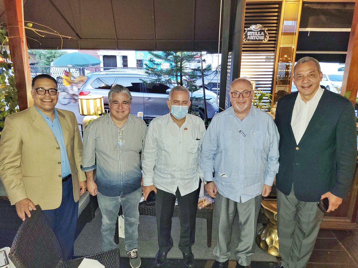 unitadom's tweet photo. Reunión de gestión con los distinguidos embajadores George Bassa (Qatar) y Elvis Alam (Turquía).

Muchas gracias por su disposición a impulsar las marcas boutique, apostamos al cigarro Dominicano como marca país. 

#unitadom https://t.co/czO36r8Ux9