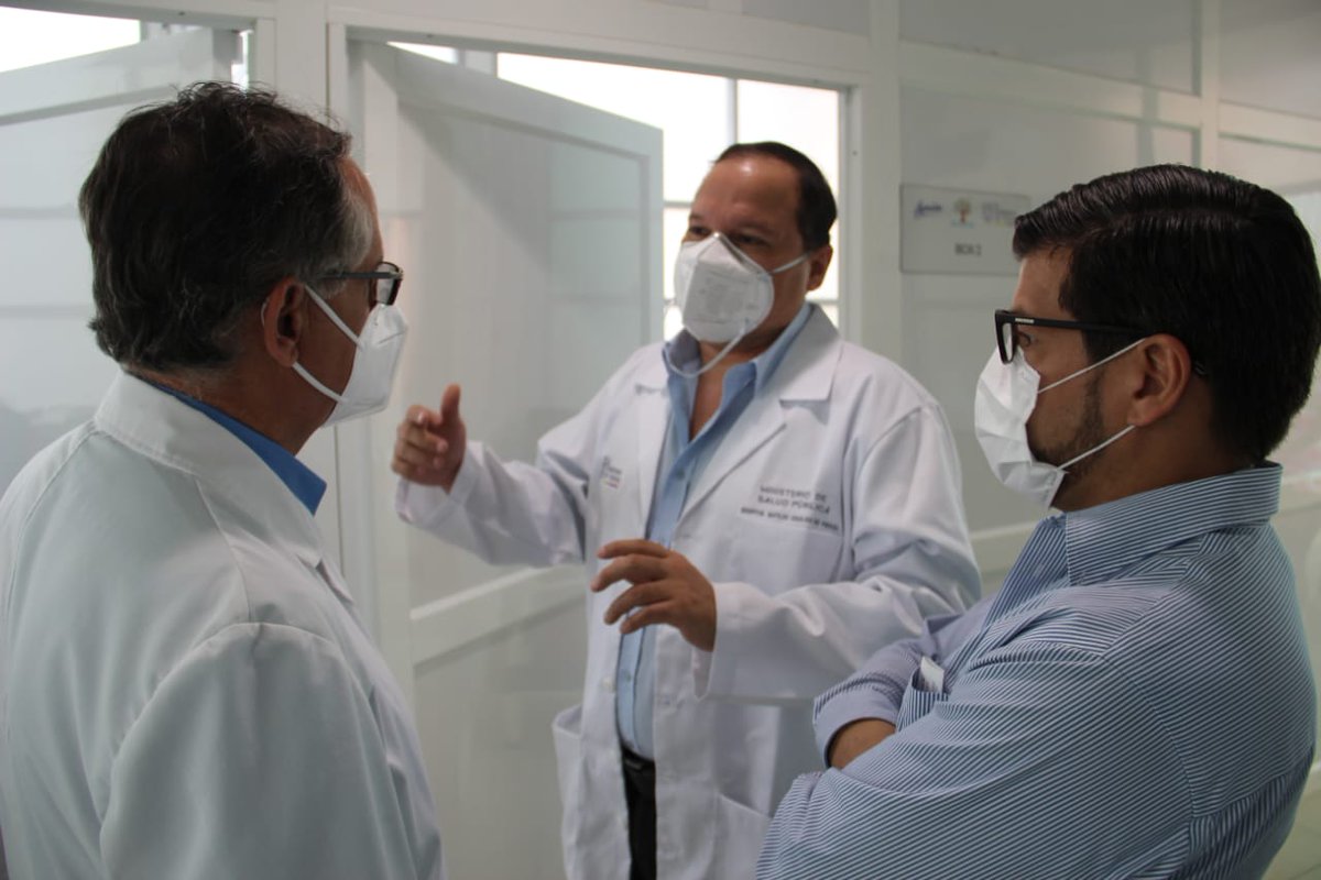 Salud_Ec's tweet photo. #ActivadosPorLaSalud | Carlos Jaramillo, subsecretario de Provisión de Servicios y Francisco Pérez, coordinador de @Salud_CZ8, realizaron recorridos por varios hospitales de Guayaquil, con el objetivo de constatar la atención que se brinda a los pacientes. https://t.co/C6eXjf5Kqt