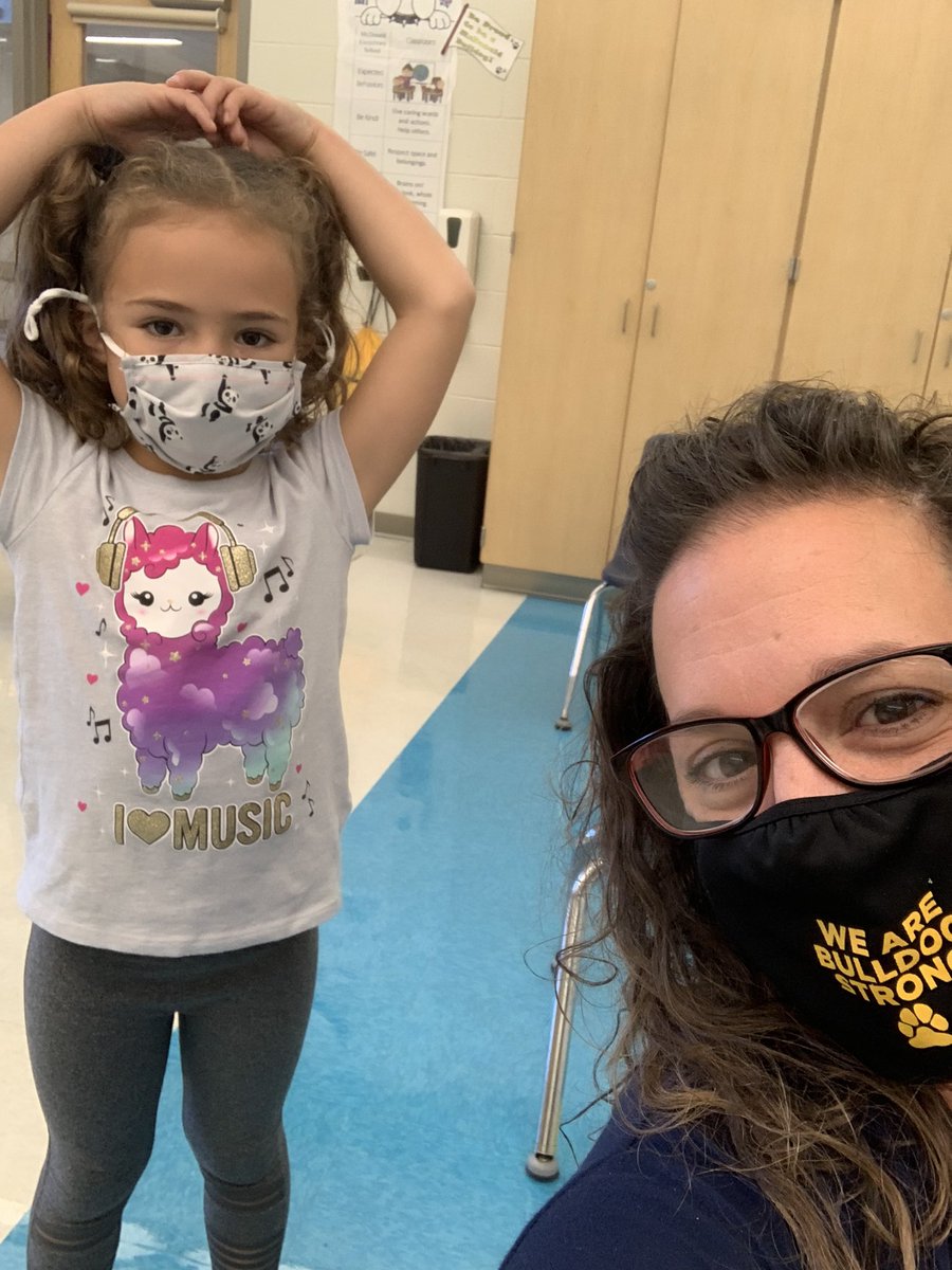 cupomusic's tweet photo. I love it when my bulldog friends wear music shirts to music class🎶🖤💛@McDBulldogsCSD https://t.co/Ox3YmZClqM