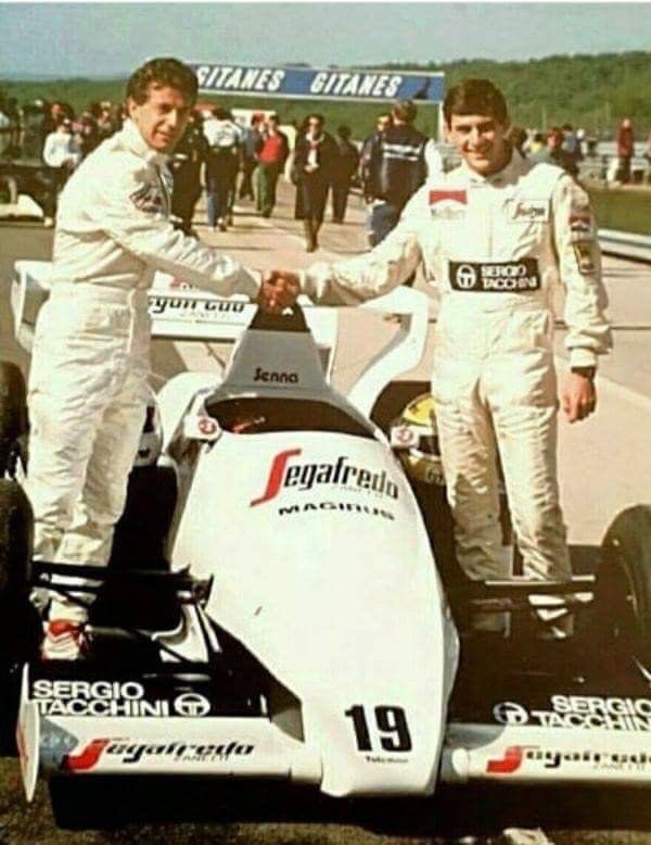 chacho_lml's tweet photo. Estaba pensando que foto de #F1 compartirles. Gracias a Más alla de los logros de ⁦@damonrelator⁩ salió esta. Toleman-Hart TH184, Johnny and Ayrton by Segafredo Marlboro and Sergio Tacchini. https://t.co/tYVavr6Uan
