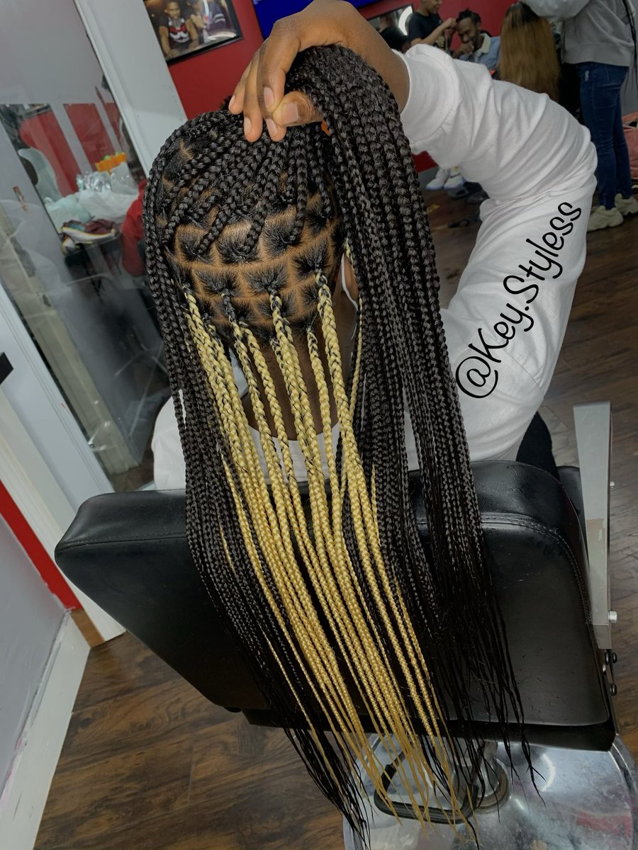 kedidmyhair's tweet photo. Made You Double Look🤤
•
Book “S/M Knotless” ‼️
•
$25 Non-Refundable Deposit Required ‼️Deposit goes toward Total😊✨The Key to Quality Styles✨
#JsuBraids #JSUBraider #Jsu23 #knotlessbraids #jsuhair https://t.co/KdCkmH2WZd
