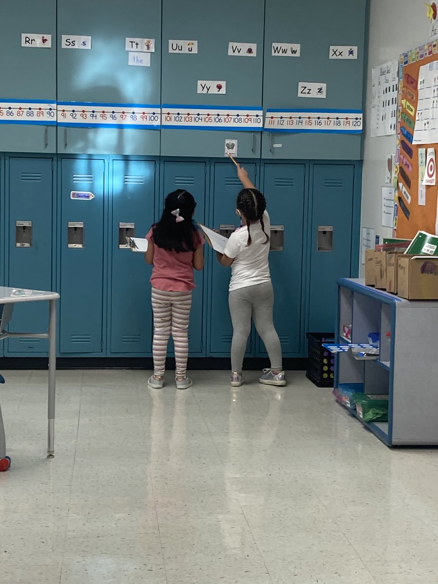 Kinderwright's tweet photo. Total engagement!! This week we started center rotations and these students are amazing!! #mckinleykinder #readerleaders https://t.co/QguF6W23Sh