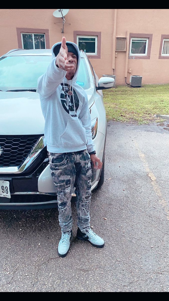 grapestreet30ty's tweet photo. I Only Cry In The Rain So I Kan Hide My Fukkin Tears &amp; This Street Shit Getting Way To Smokey 💨 But I Kno My Visor Clear 🦍 #LLSouljas 💔💜 #FWEH #PBE https://t.co/PMTVlejtGw