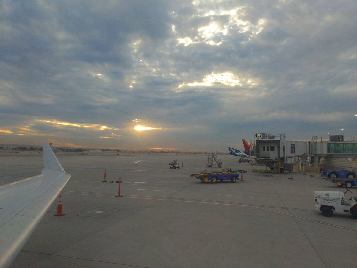 imacsweb's tweet photo. Time for #ONT #PHX .@AmericanAir #shorthop #travel #clienttime (@ Gate 408 in Ontario, CA) https://t.co/qTrSjpYEik https://t.co/jHVLHLPRjm