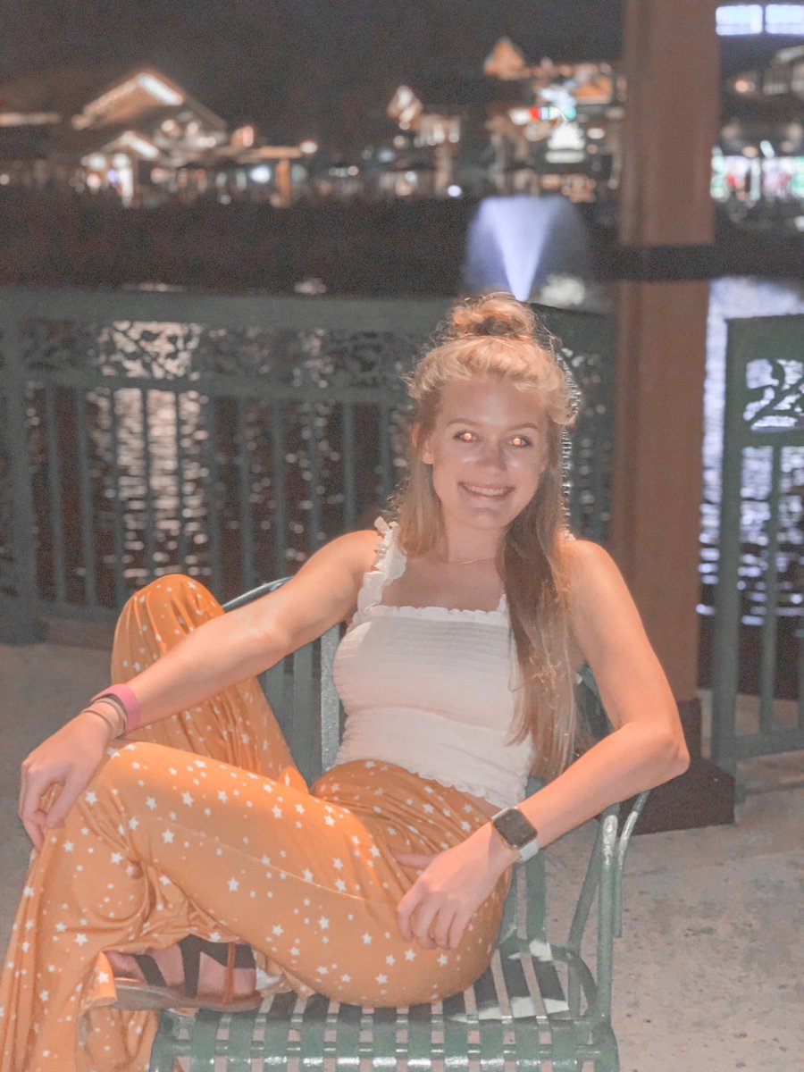 allybinninger's tweet photo. I’m sorry lol my outfit is too cute not to show off, considering I never dress up or go out 🥴 https://t.co/AwpEBCIfCX