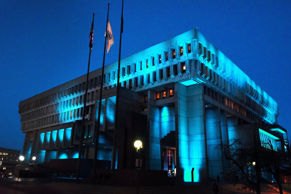 marty_walsh's tweet photo. #Boston joins @alzfdn to #LightTheWorldInTeal to raise awareness of Alzheimer’s Disease and support people and families suffering with its life-altering impacts. This devastating disease and other dementias touch 50 million people worldwide. Today and every day we think of you. https://t.co/x0deDjfkDb