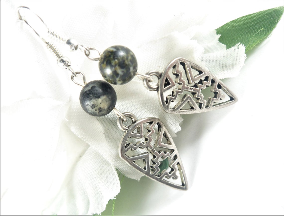 valroseshowers's tweet image. Yellow turquoise is said to be helpful for enhancing communication, intuition, and creativity. It is also used as a protection stone, that brings an increase of personal power and energy by protecting the same.

b.link/3svhf
#newmexican