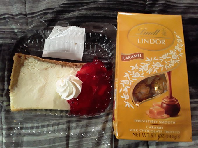 Deliciousness. Made my night. 😋🍰🍫🍬 #desert #ilovesnacks https://t.co/PzzxqLSrMZ<a href="/tag/desert"class="tags">#desert</a><a href="/tag/ilovesnacks"class="tags">#ilovesnacks</a>