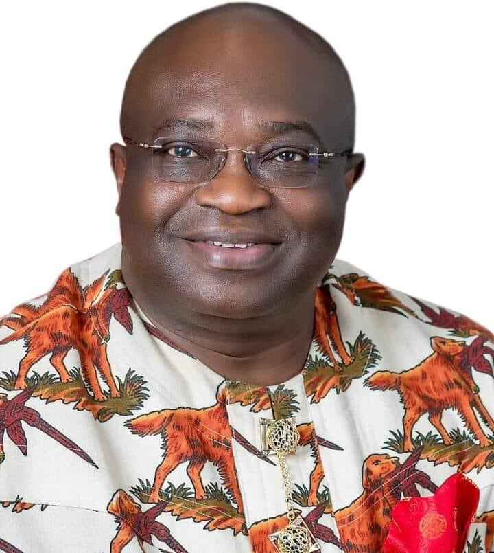 UniversityAbia's tweet photo. Breaking News!
Gov. Ikpeazu directs the immediate scrapping of the #15,000 “pandemic prevention fee”.
Furthermore, the State Government will now go ahead to pay N30,000 to each Abia student in the institution as further support to them and their parents. https://t.co/3NqWKDj0KS