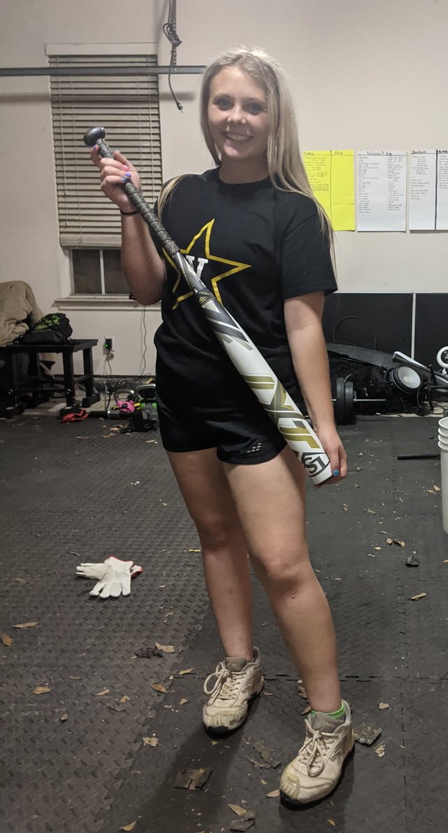 Aarilynn2022's tweet photo. Christmas came early! I love my new bat!!! https://t.co/7oTlIeA8aC