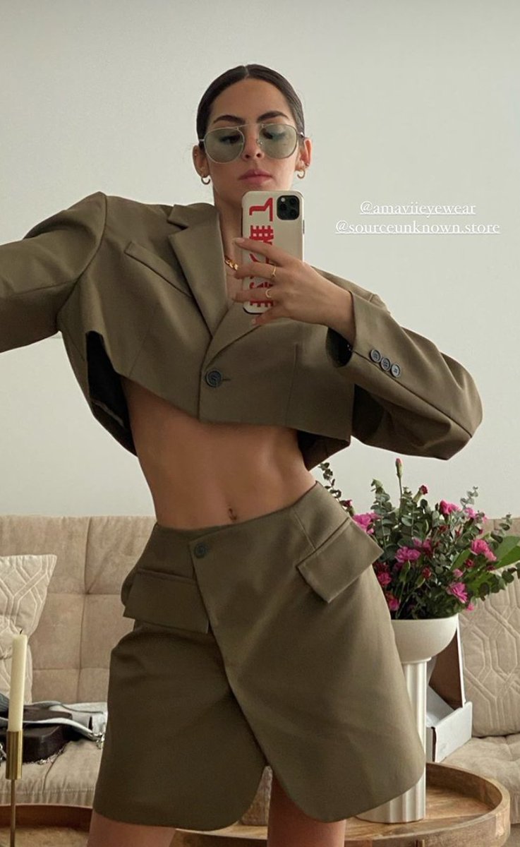 AMAVIIEyewear's tweet photo. @ximenamoral is flawless AF pairing RIGEL in Brushed Silver with Mint Lens with olive pieces. Available in in 18K Gold with Solid Green Lens. 

#amavii #amaviieyewear #freereturns  #lifestyle #influencer #editorial #fashion #fall #fallfashion #fallfashiontrends #fallstyleinspo https://t.co/gwD5tdrjAc