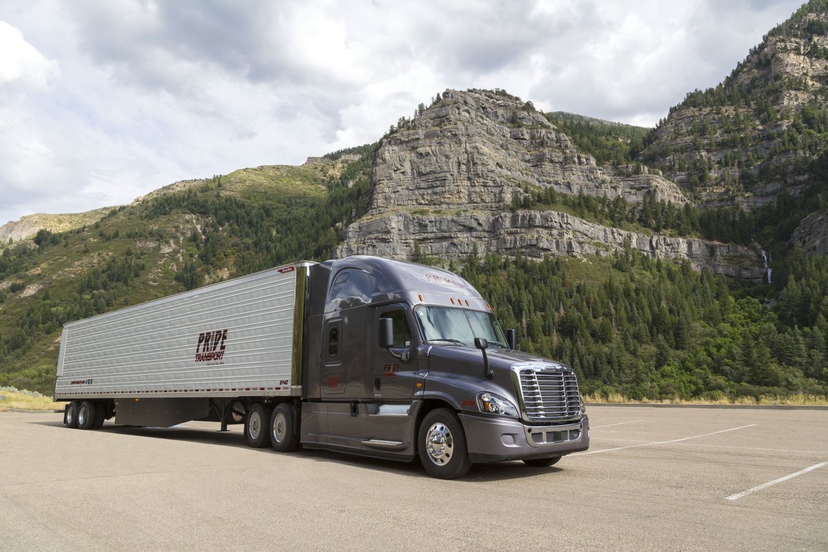 Pride_Transport's tweet photo. It won't be took long until those mountains are covered in snow. Make sure your truck is ready for winter! #rigoftheday #truckerlife #truckgram #drivepride https://t.co/oWWE36a9pQ