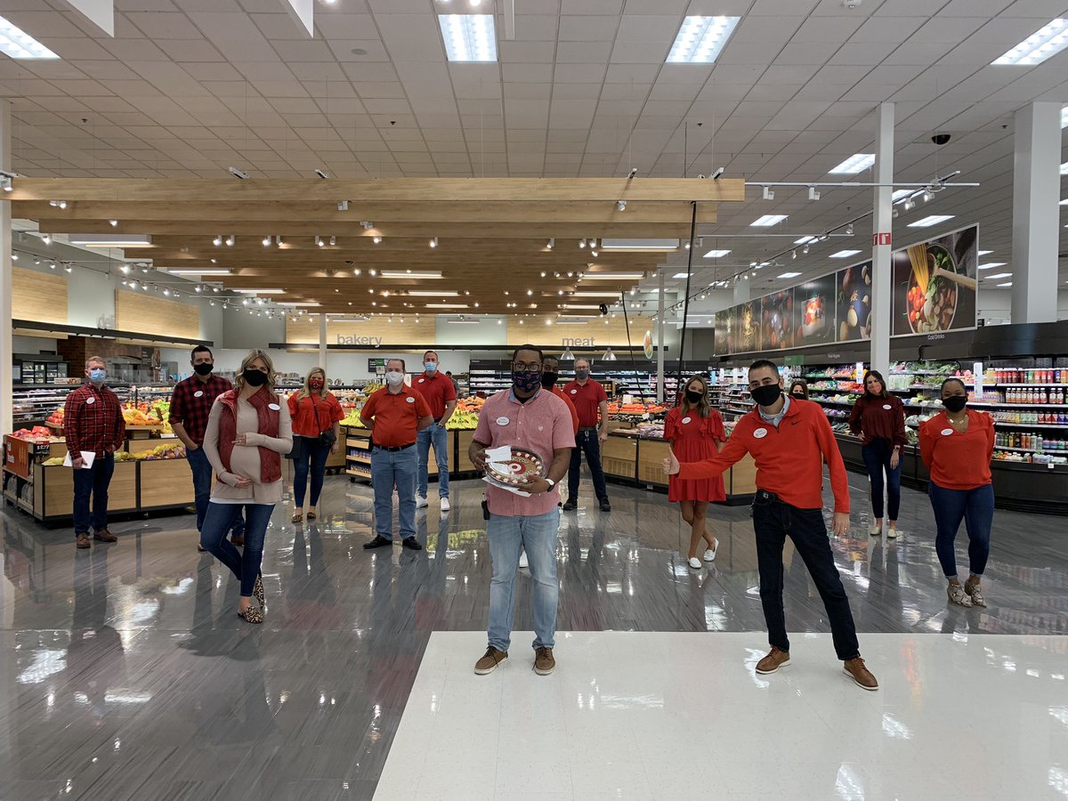 maxwellwiller's tweet photo. Another great day for recognition in D311!!  Brianna, Stephen and Josh are all awesome TMs and Leaders who put our guests and team first!!  #D311 #G392 #Thankful2020 @johnp_sheehan @linmwheel @emilytux @Swolford22 @david_fuentes13 https://t.co/rPn3dqncvH