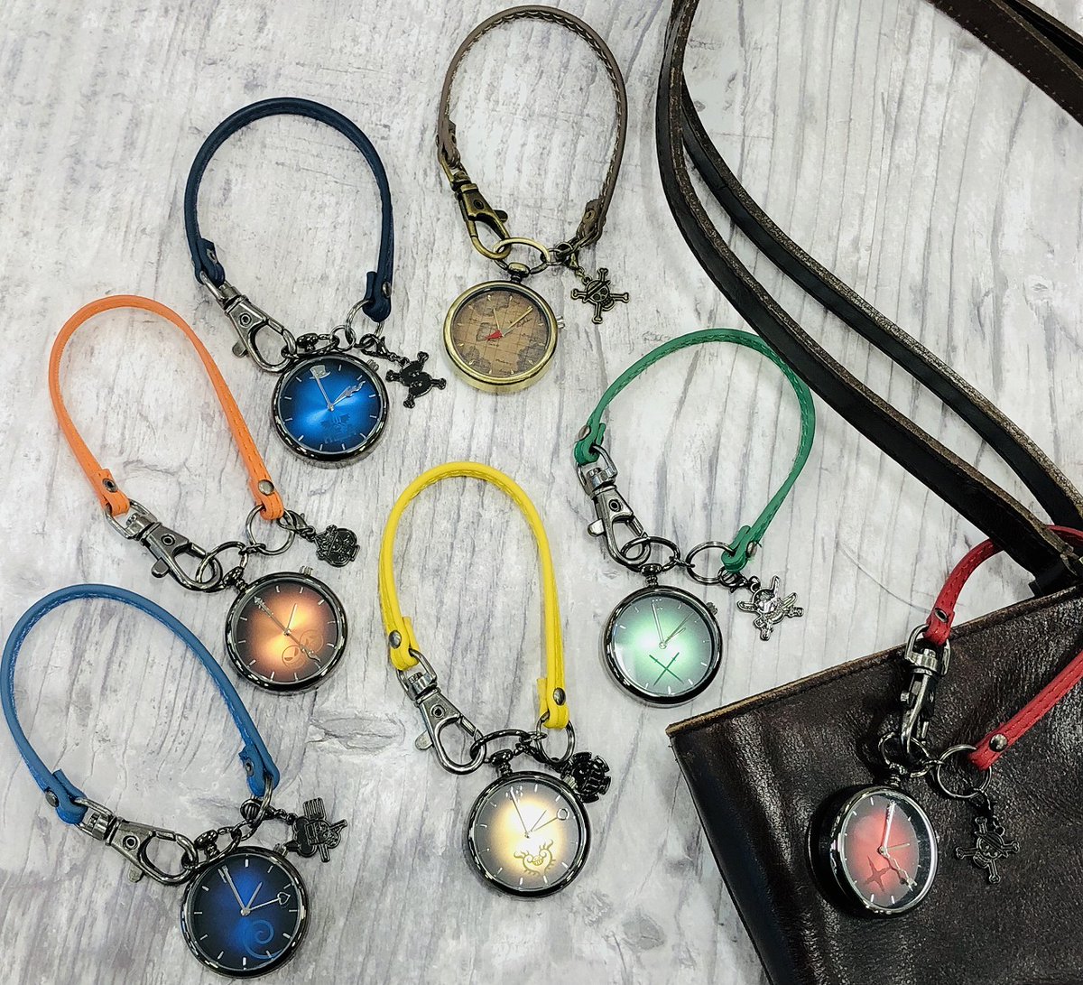 One Piece 麦わらストア公式 新商品 Pocket Watch Charm ルフィ ゾロ サンジ エース サボ ロー One Piece 各3 300円 税込 好評発売中 麦わらストア Onepiece