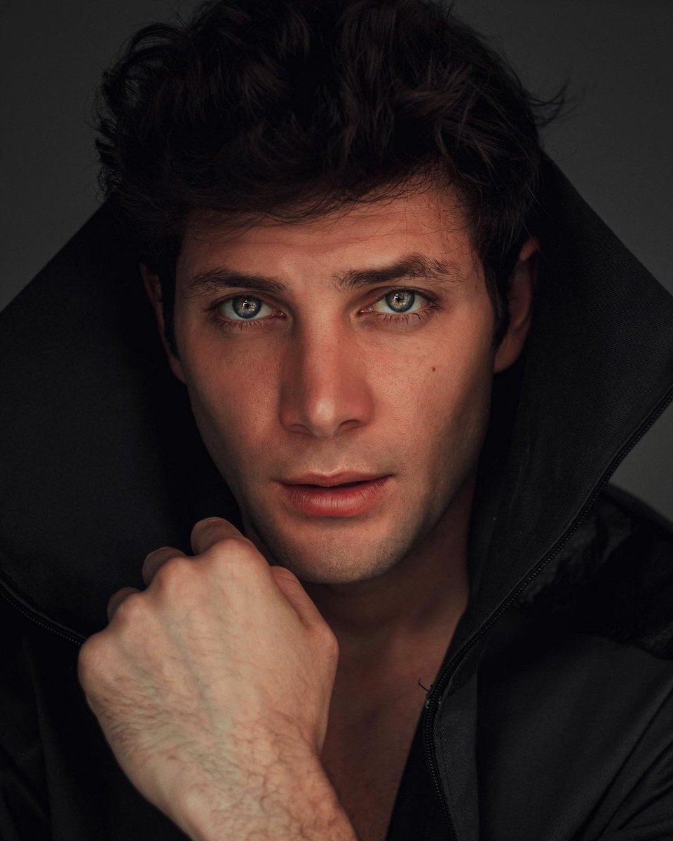 GabrielCArg's tweet photo. @gabrielcoronel vía IG  "No tengo ni idea que poner .. pero los amo" ..!! ❤️🤪✨😎 #portrait https://t.co/lABI1dUqyW