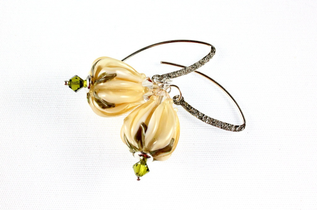 Crystal_Fantasy's tweet image. Lampwork Earrings, Tulip, Easter, Spring, Sterling Silver etsy.me/2tE6h8T #etsymntt #emnttM #jetteam