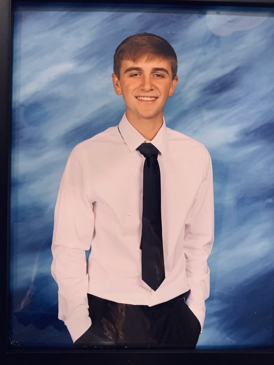 drewsmomnicole1's tweet photo. Just opened his senior portraits. Small breakdown may have occurred. 💙 #boymom #heismyworld https://t.co/RtfZ6hjrYh