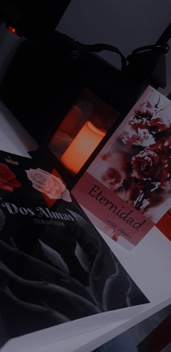 AnimalitoDLaLuz's tweet photo. Me hacen muy feliz cuando me mandan fotitos de sus libros. Muchas gracias #DosAlmas #Eternidad 💚💜📚 https://t.co/mAkCP9zsJZ