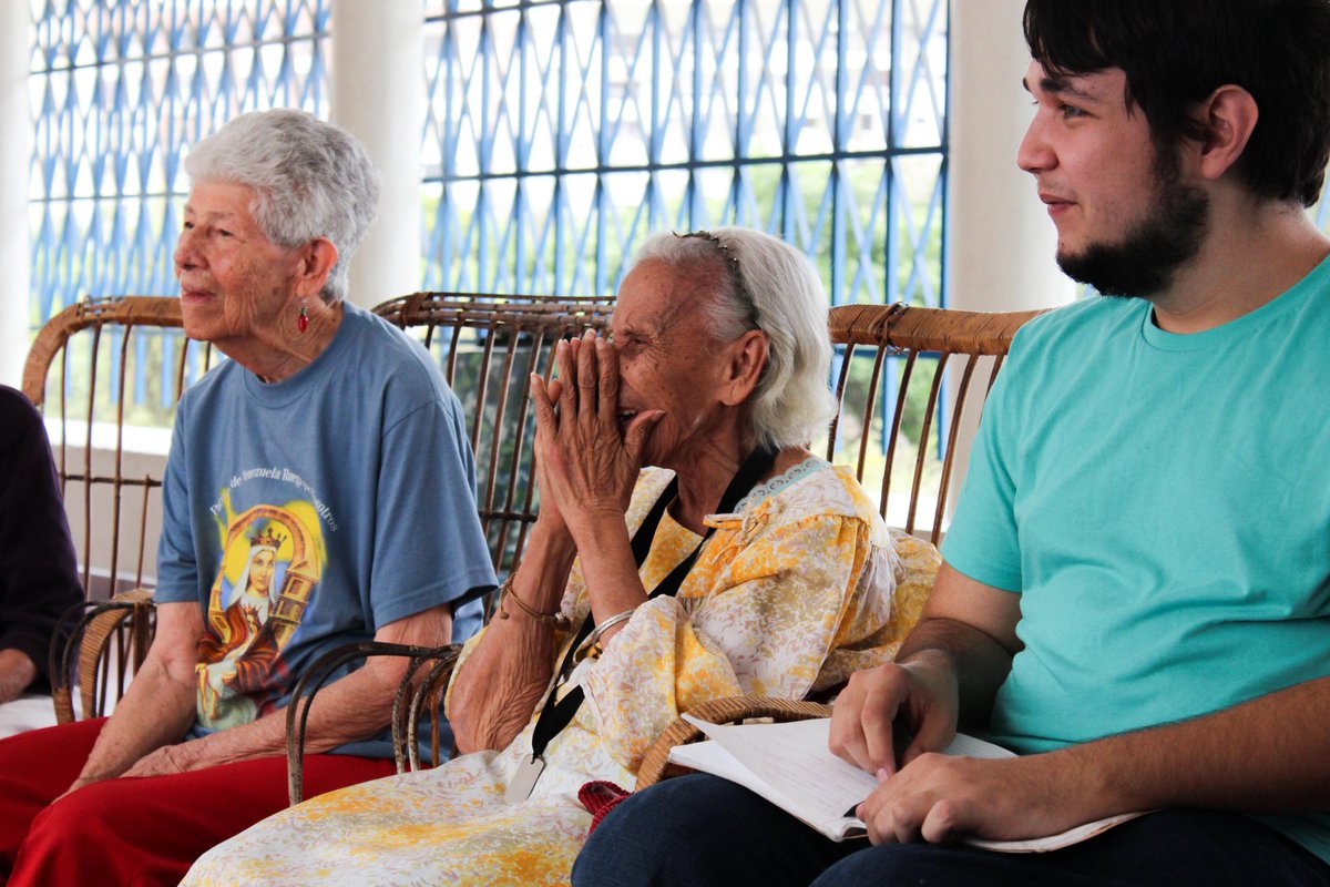 ¡Con mucho cariño recordamos nuestros talleres en donde les ofrecemos a personas de la tercera edad un espacio lleno de aprendizaje, desarrollo personal y diversión!