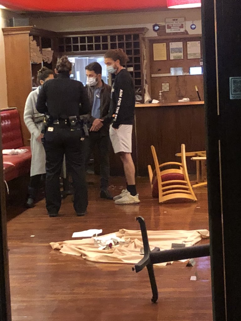 A_T_A_A's tweet photo. We the Turkish Americans will not tolerate #HateCrime against Turkish owned businesses or the 🇹🇷nationals. If this happened to any other minority than Turks or Azerbaijani Turks the US media outlets would serve as breaking news 
@cbsnews @telegraph @cnn @foxnews #lapd #bhcc #bhpd https://t.co/tVevHEZuEz