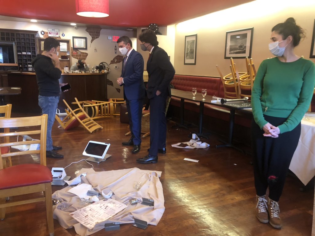 A_T_A_A's tweet photo. We the Turkish Americans will not tolerate #HateCrime against Turkish owned businesses or the 🇹🇷nationals. If this happened to any other minority than Turks or Azerbaijani Turks the US media outlets would serve as breaking news 
@cbsnews @telegraph @cnn @foxnews #lapd #bhcc #bhpd https://t.co/tVevHEZuEz
