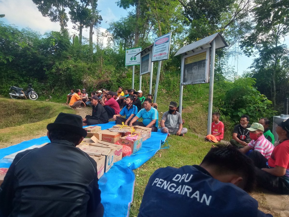 Bagus23207050's tweet photo. kegiatan Selamatan di Dam KG  1, Saluran Sekunder KarangAsem dan Pulosari, DI SETAIL TEKNIK  bersama Kablok, Sublok, Dan Petugas OP , untuk menyambut Musim Penghujan / Musim Tanam,,, https://t.co/9w70mvIymV