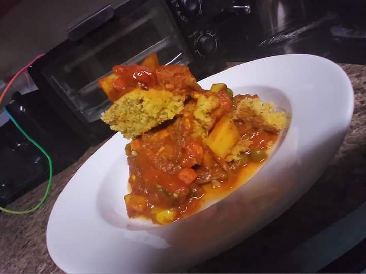 Yng_Kin's tweet photo. Here me out now freestyle cooking
โขTomato beef stew over some fancy corn breadโข if you wanna know how I made it dm me ๐ฅ๐๐พ๐ฏ #ChefThello https://t.co/h4xxsdy9Bq
