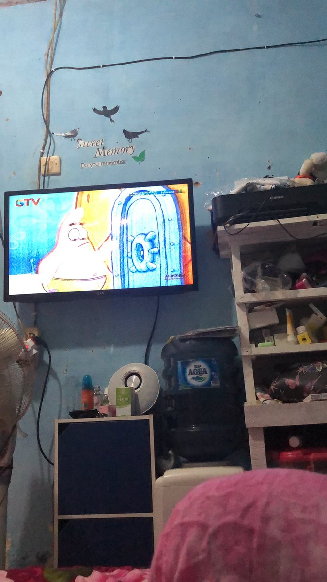 vinayuniarr's tweet photo. apa gue doang disini yg masih nonton spongebob? https://t.co/YWU8vLBDvR