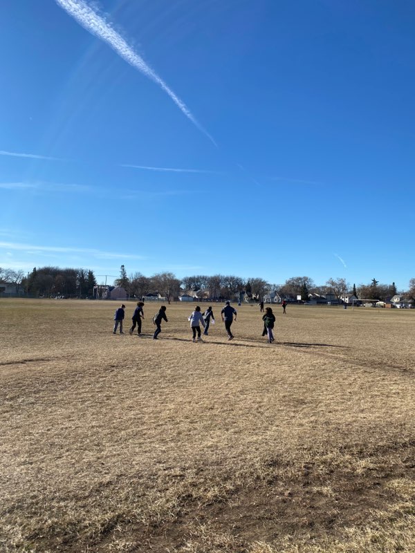 ERHS1947's tweet photo. Ms Tetrault designed a scavenger hunt for PE classes this week. @Amyrose484 #solveriddles #teamchallenges #wonderfulweather
#lifelongphysicalactivities https://t.co/gbV6b9OTLx