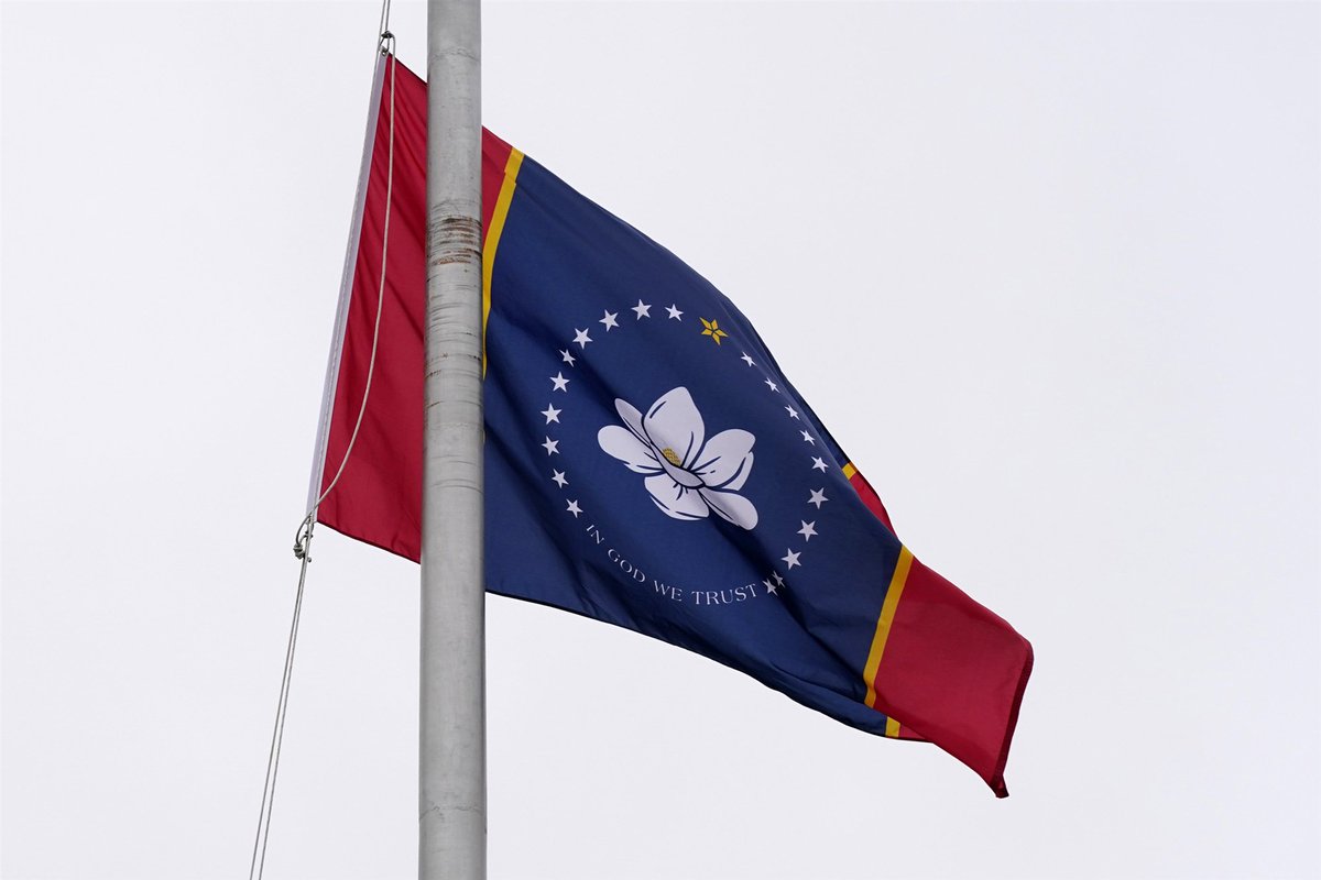 NBCNews's tweet photo. A new Mississippi flag without Confederate images flew in parts of the state on Wednesday, one day after a majority voters approved the design. 

Read more at @NBCBLK: https://t.co/8yOCsRsBX3 https://t.co/1ODglSQP2N