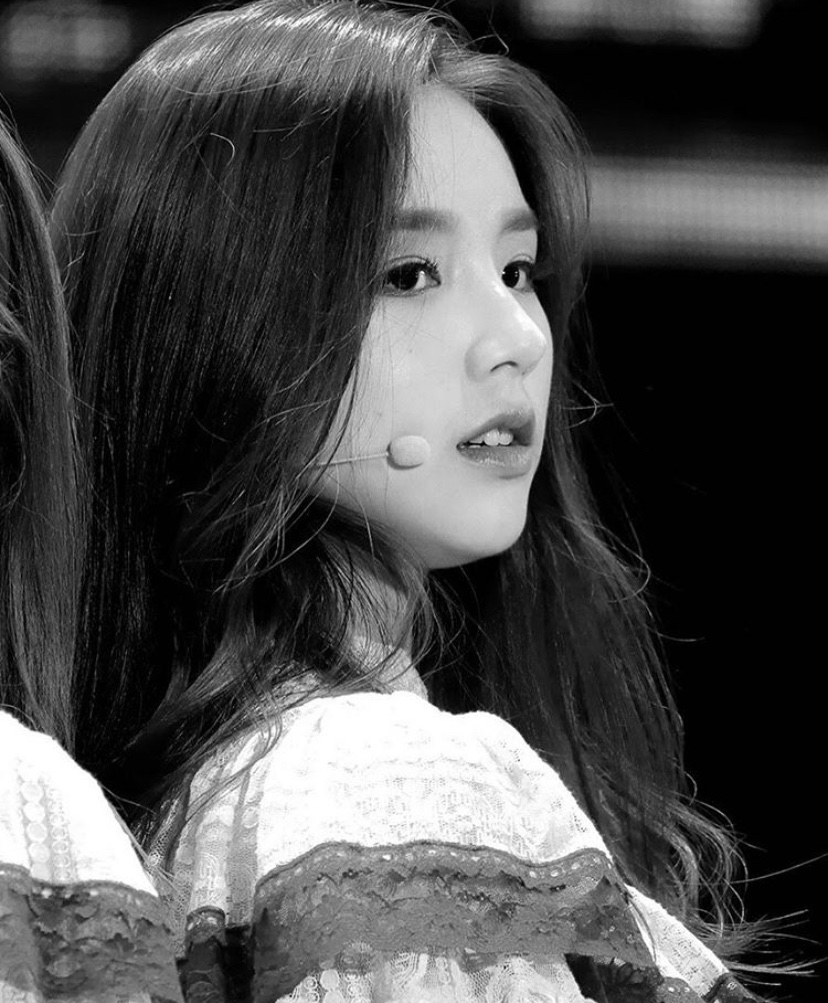 heetokie's tweet photo. Her chubby cheeks tho. Side features. https://t.co/TBlD7phl5F