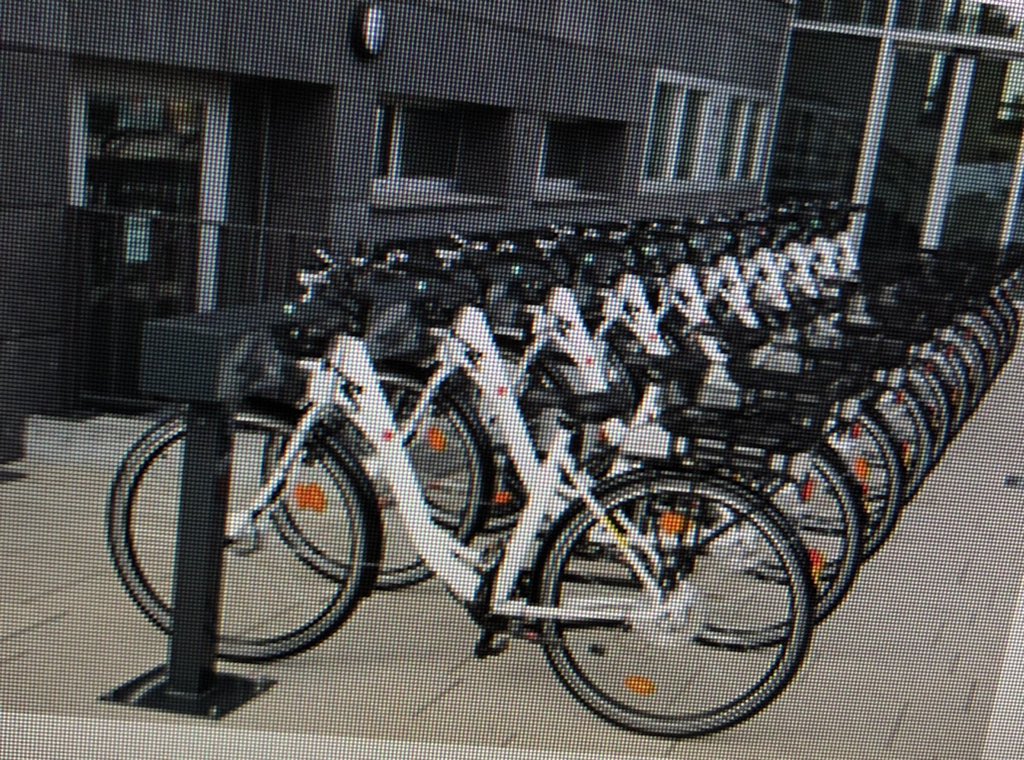 LindaCBuchanan's tweet photo. A healthy city is about enabling people to actively move...Council unanimously approved on Monday the E-Bike Share Policy Framework. The hills in #northvan are looking better already. Coming soon! https://t.co/K6A7ArotXp https://t.co/KPVXvhdYmD