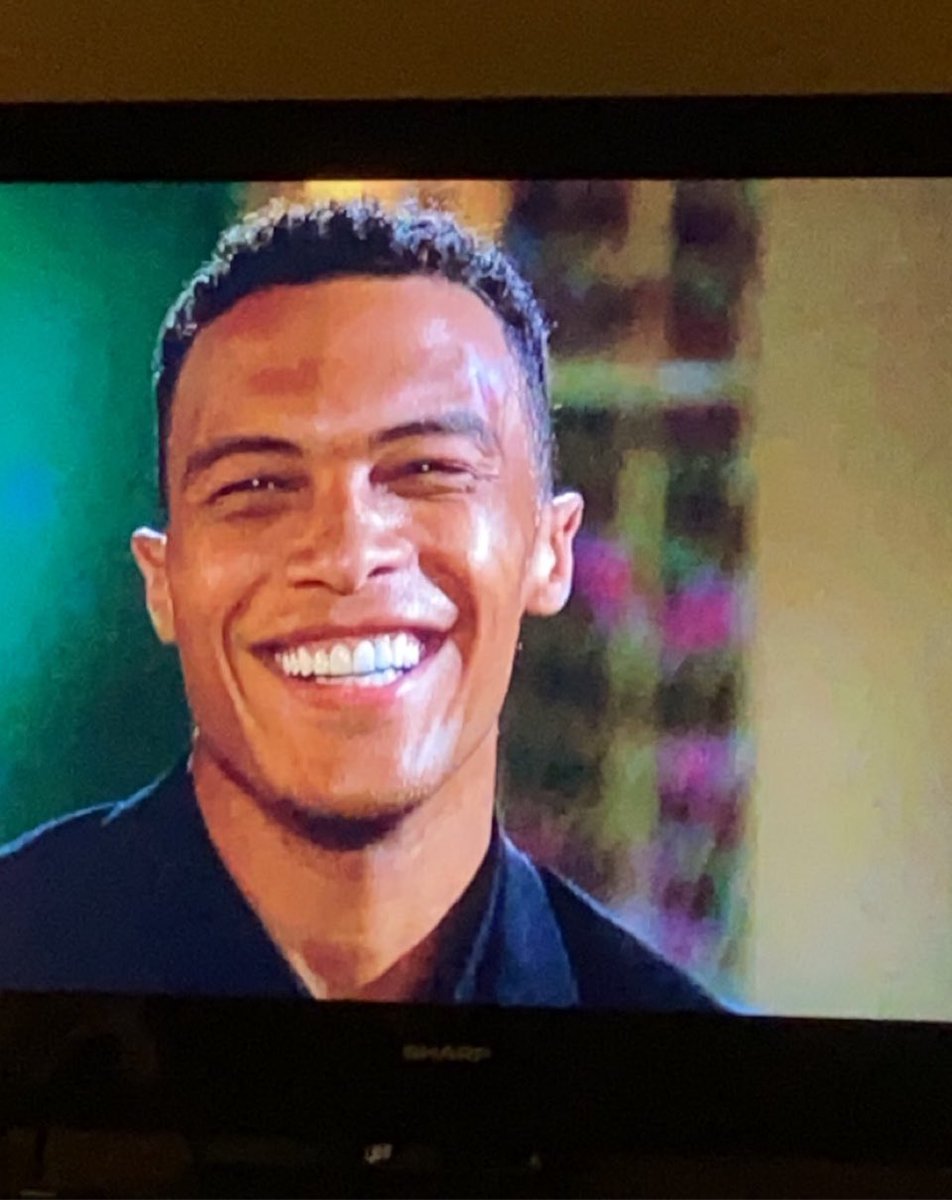 Madisond_hall's tweet photo. THE WAY DALE LOOKS LIKE OSCAR FROM SHARK TALES SKAKSJSJAKSH #bachelorette https://t.co/7nLbOzcjL9