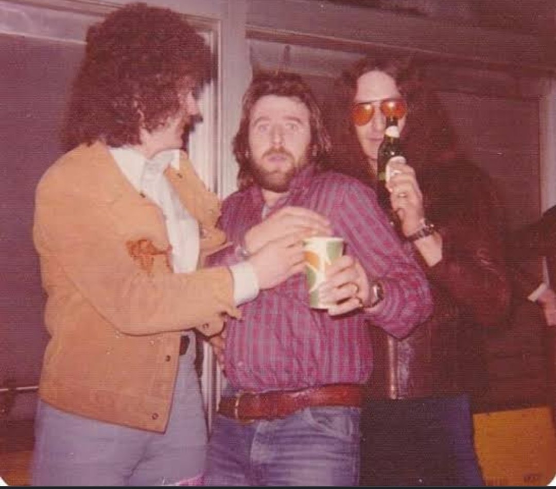 CFloydstock's tweet photo. Os saudosos David Byron, Lee Kerslake & Ken Hensley. Hoje terá Jam do Uriah Heep lá no andar de cima...
Boa Noite
#ripkenhensley #kenhensley #ripleekerslake #leekerslake #ripdavidbyron #davidbyron #uriahheep #prog #progrock #classicrock #rock #music #musica #confrariafloydstock https://t.co/gHzg2HXorx