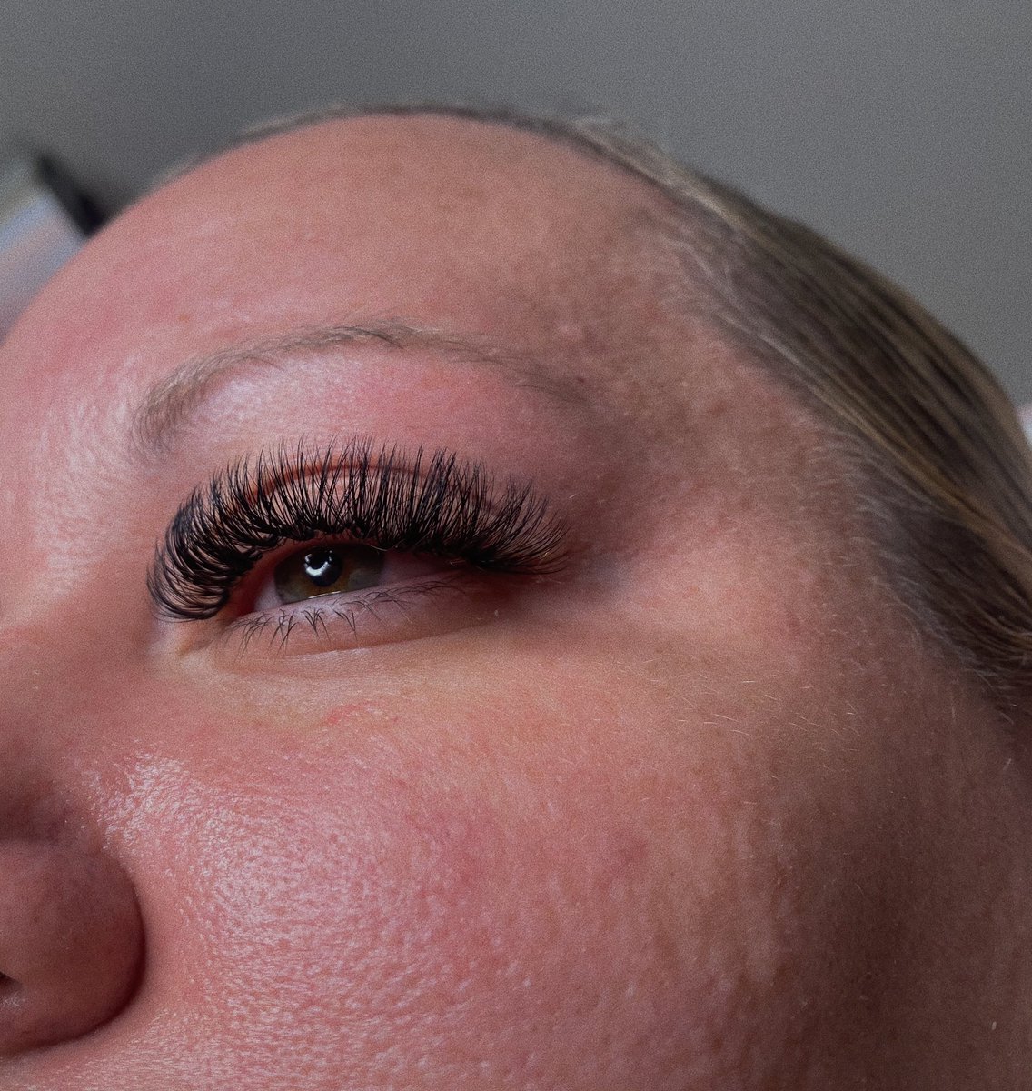 desxoxox's tweet photo. Hi Twitter! I am a local lash tech building my platform! I am currently doing a giveaway on Instagram @luvlashgalore Also, November calendar is open; Link in bio to book. https://t.co/MK3TjIi1Q9