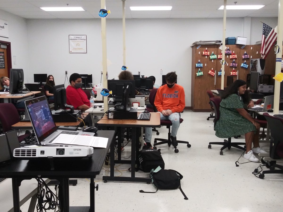 InstituteofBus5's tweet photo. @BrandonHSEagles Academy students did an awesome job presenting tonight during the virtual @HCPSCTAE and @SDHCMagnet Expo. The recording will go up on our school website tomorrow. #ignitetheconnection #proudteachermoment @NAFCareerAcads @HCPSCommunity https://t.co/JNL0AOP3dv