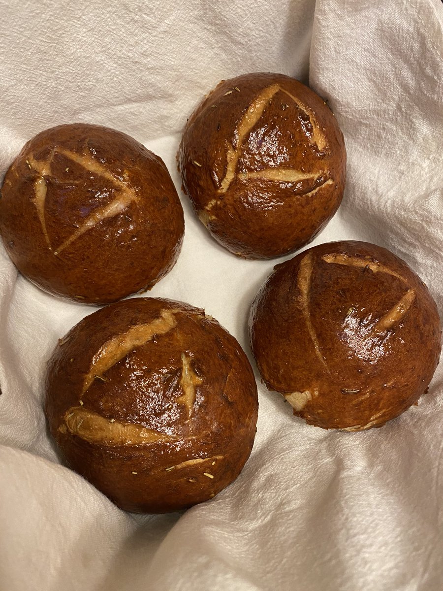 vendetta_green6's tweet photo. 4th entry for @LegendsCookbook #CalamityCookOff ! Akkala Buns!! 🍂🍁 Recipe in the replies! https://t.co/02VzQLgz9b