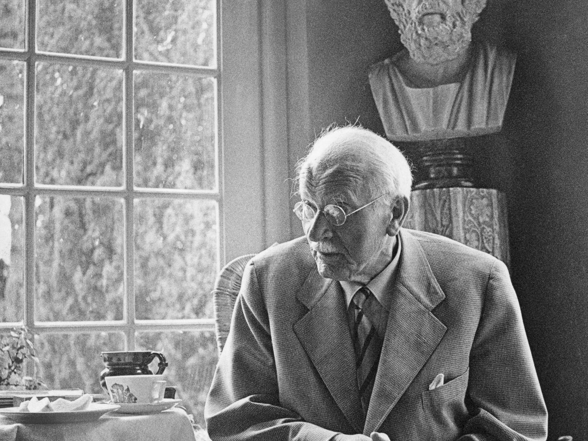 Jung “generally set aside two hours in the morning for concentrated writing. The rest of his day would be spent painting or meditating in his private study, going for long walks in the hills, receiving visitors, and replying to the never-ending stream of letter” @masoncurrey