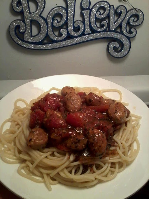 AilsaForshaw's tweet photo. Yay! This is what I'm making for dinner, right now - is so fast &amp; easy, takes 10 minutes to make this meal - ish! 
#PassDaPasta 🍝🍅🫒😋😍
It'll be ready #BeforeYouKnowIt (Shoutout to @kevin_nealon lol!)
Make it with meat or #vegetarian 
#WhatsForDinner😃
https://t.co/9ySEvdffHa https://t.co/ht8gDCW80e