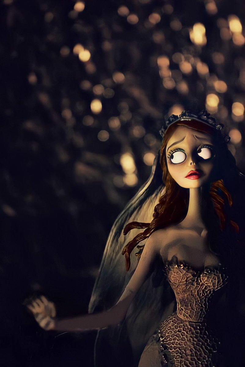 Cinemex's tweet photo. ¿Alguna vez te preguntaste cómo se veía #Emily antes de ser un cadáver? 😱 ¡estos increíbles #FanArts nos dan una idea! ¿Qué te parece?
.
.
✍️ Si conoces al autor menciónalo 😉 https://t.co/XWCYYk1WFy