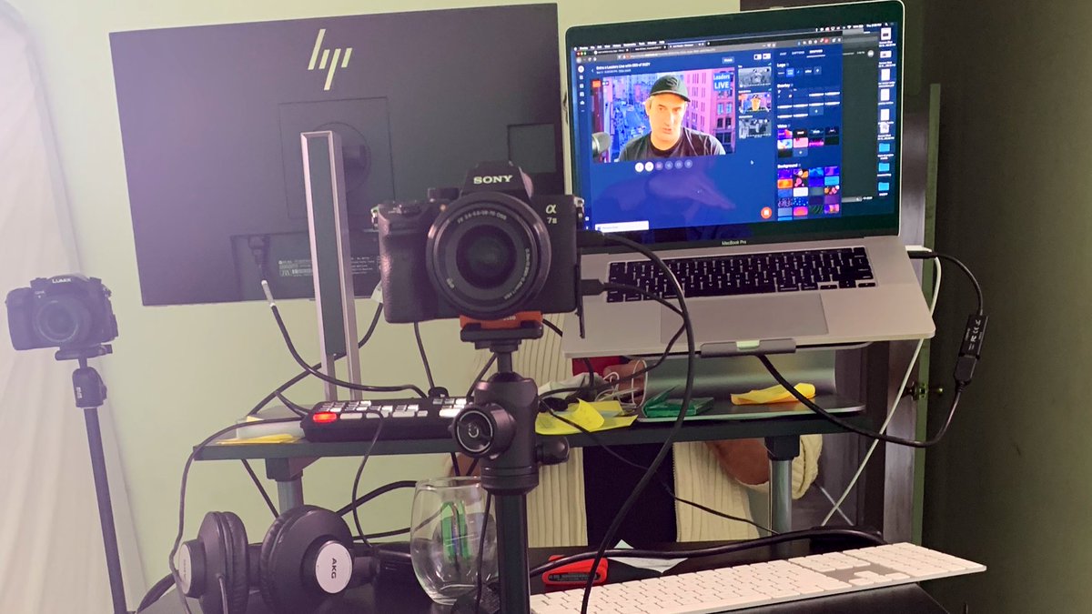 CharlieNYC's tweet photo. BTS. #LeaderLive
@MattyB CEO Founder @AskSuzyBiz
Full Interview: https://t.co/CoY2ds8eKZ https://t.co/kKSgGcP8fh