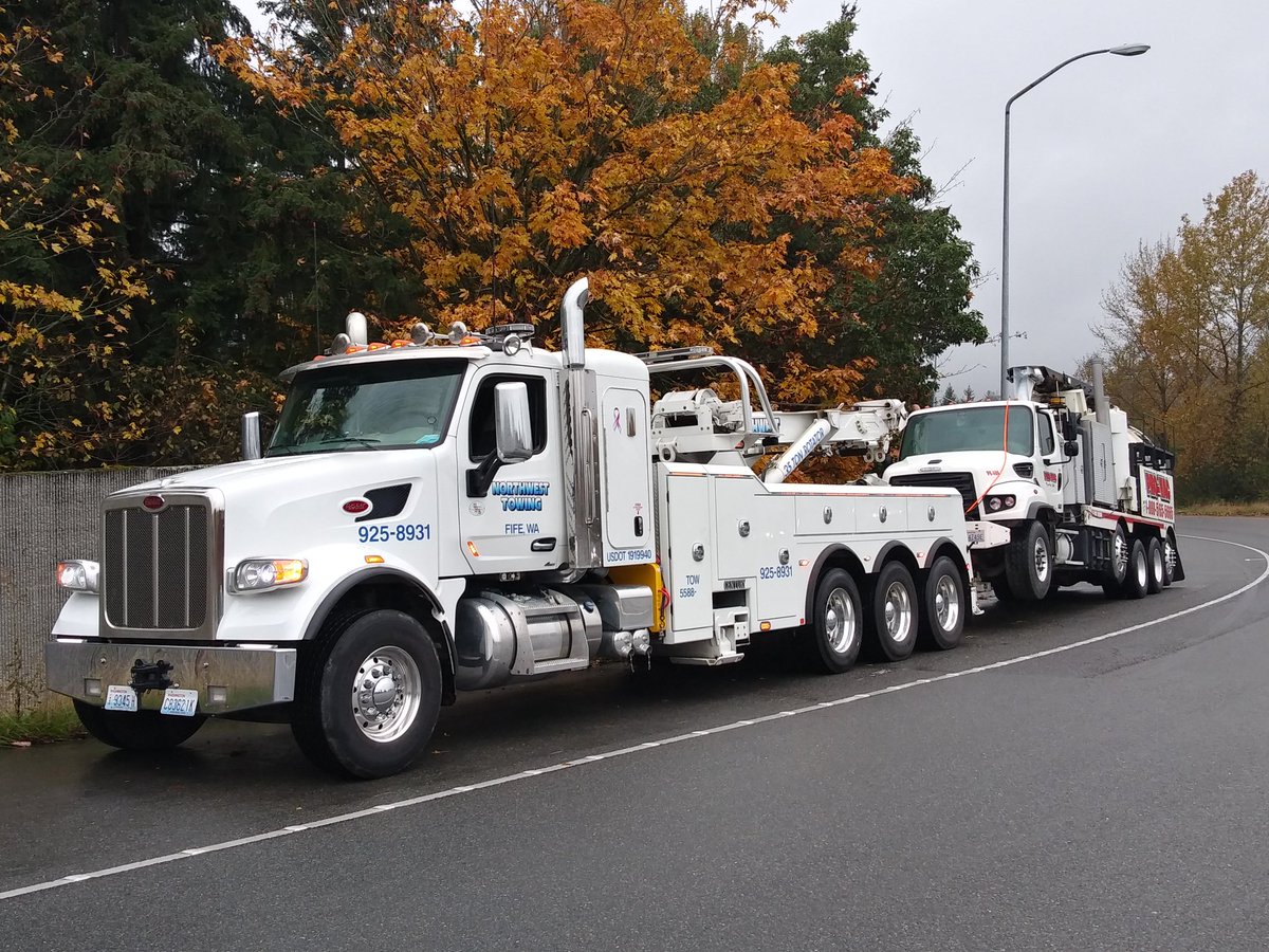 terrence_edgar's tweet photo. This tow truck makes me look good with every job @millerind You show up and people stand back in awe! #MightyMonster https://t.co/hzNHqXIv2I