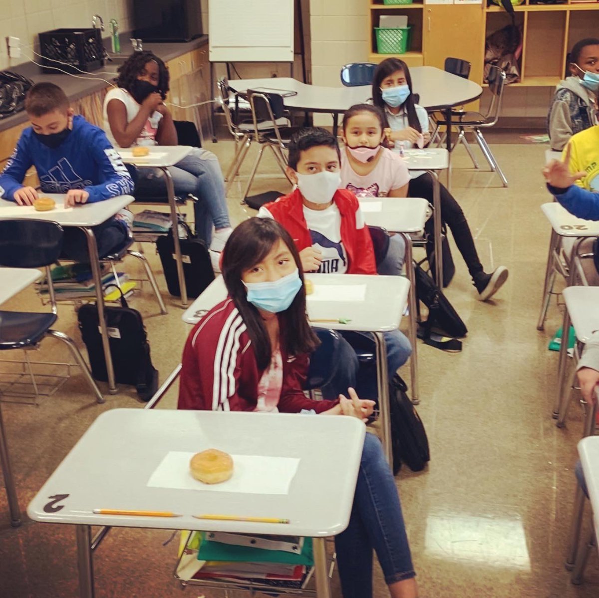theteachermrse's tweet photo. โDONUTโ forget that YOU are AMAZING!!! ๐ฉ
#nationaldoughnutday #teacherstrong #iteachmath #beaCHAMPION #CEHpride #spreadjacketjoy #beaLIGHT #betheone #kidsdeserveit #rcainspired https://t.co/kyBNhkGKYa